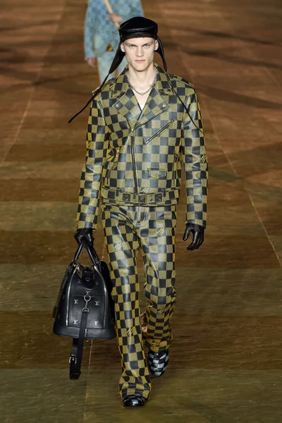 Look 30
